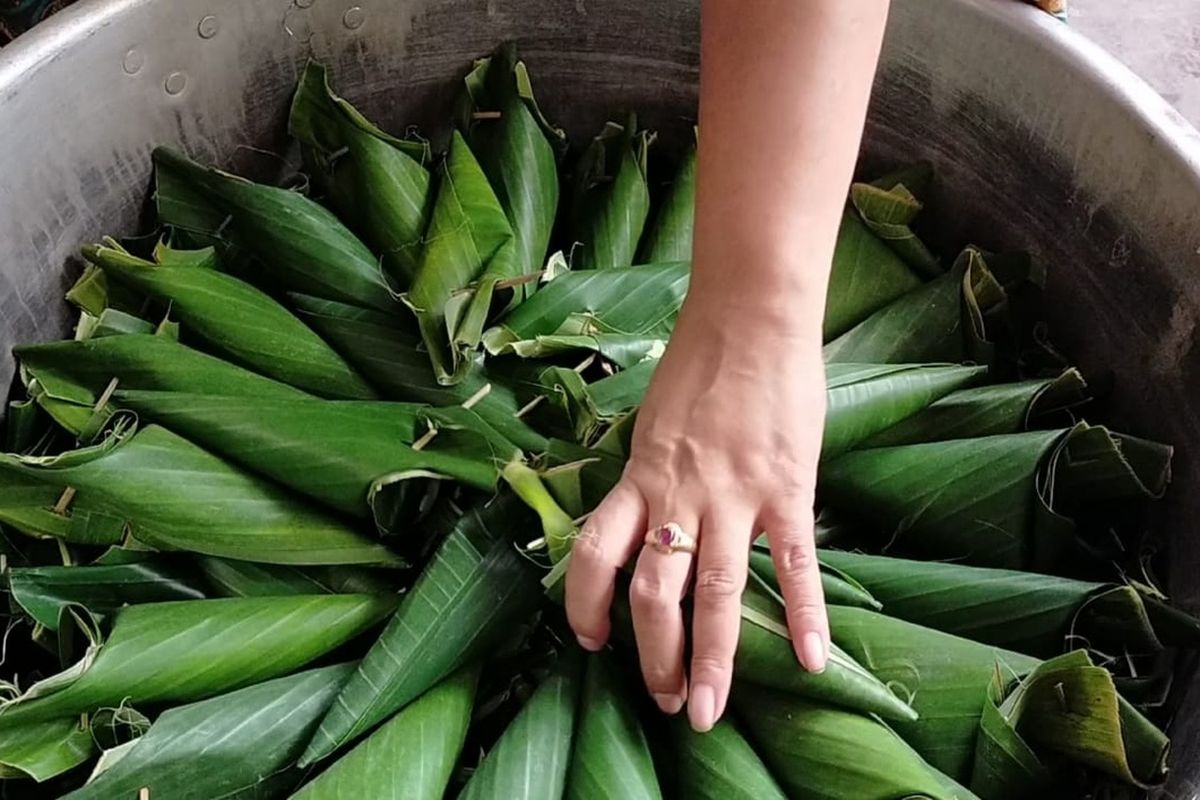 Berjalan-jalan ke "Kampung Lontong" Punia di Mataram